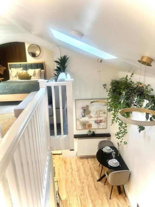 Cosy Stylish Studio Apartment Trowbridge Kültér fotó