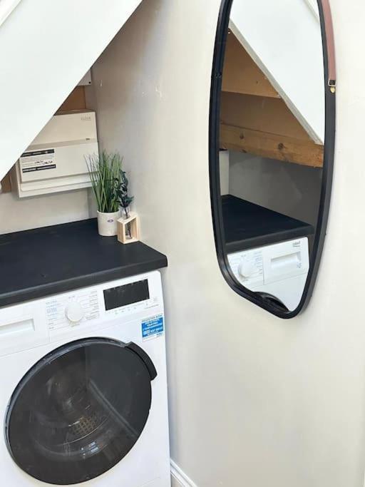 Cosy Stylish Studio Apartment Trowbridge Kültér fotó